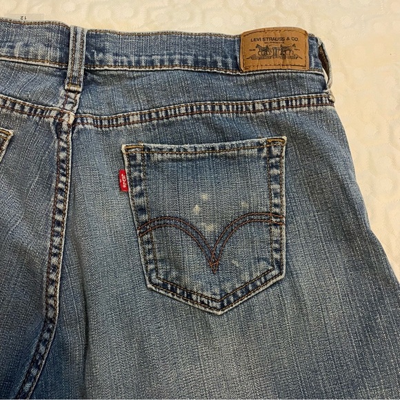 Levi 515 Women's Size 12 Blue Denim Shorts Distressed Light Wash Summer 4 inch - Picture 8 of 11